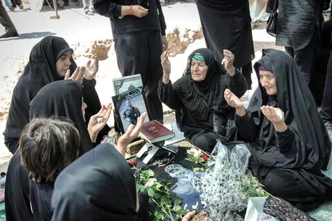 تصاویر مراسم اربعین شهدای جنگ ۱۲ روزه در خرم آباد