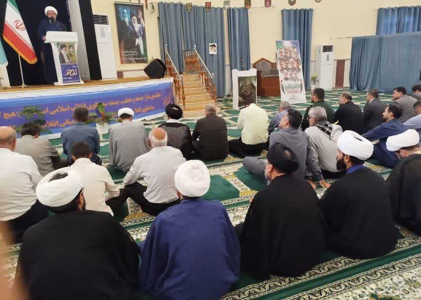 امت اسلامی در برابر دسیسه‌های دشمنان هوشیار باشد