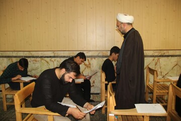 فیلم | آزمون ورودی طلاب جدید حوزه علمیه استان قزوین