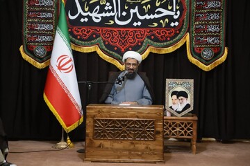 خادمین نماز جمعه، خود را متولی برگزاری نماز جمعه بدانند