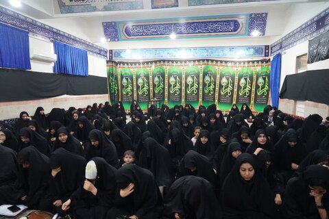 تصاویر تجلیل از همایش خادمین شیرخوارگان حسینی در خرم آباد