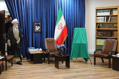 تصاویر/  نشست خبري رونمایی از پوستر فراخوان مقالات کنگره علمی و بین‌المللی امناءالرسل