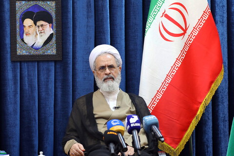 تصاویر/  نشست خبري رونمایی از پوستر فراخوان مقالات کنگره علمی و بین‌المللی امناءالرسل