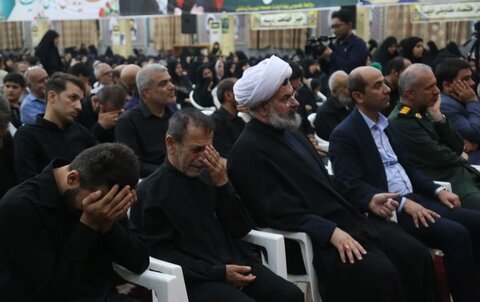 تصاویر/ وداع مردم خورموج با پیکر شهید ایمان قایدی