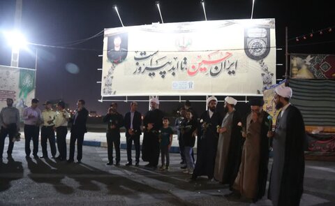 تصاویر/ وداع مردم خورموج با پیکر شهید ایمان قایدی