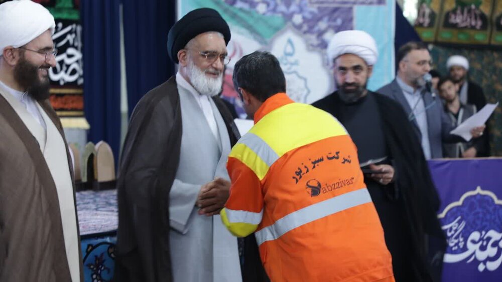 تجلیل از خادمان نماز جمعه استان قم با حضور آیت‌الله سعیدی