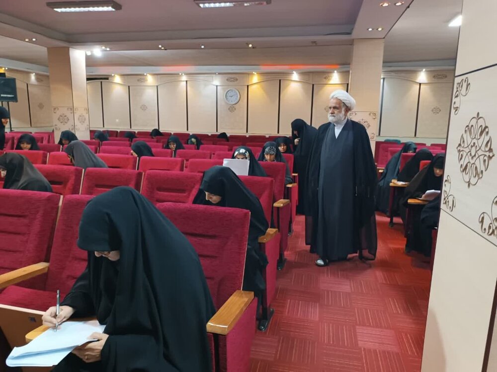 آزمون جذب مشاور در مدارس علمیه خواهران تهران برگزار شد