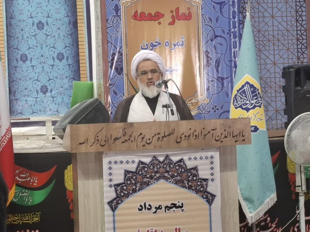 مسئولان نماز جمعه را فرصتی برای گفت‌وگو با مردم بدانند