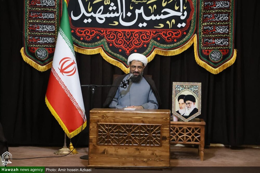 خادمین نماز جمعه، خود را متولی برگزاری نماز جمعه بدانند