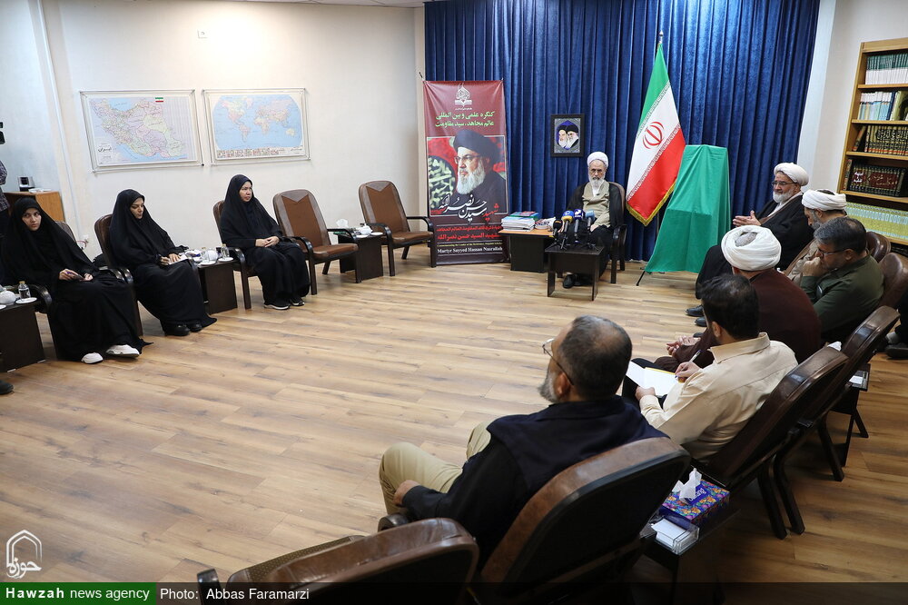 क़ुम में "उम्ना ए अल रसूल" सम्मेलन का पोस्टर अनावरण समारोह / शहीद नसरुल्लाह एक क्रांतिकारी विचारधारा के हैं: आयतुल्लाह आराफ़ी