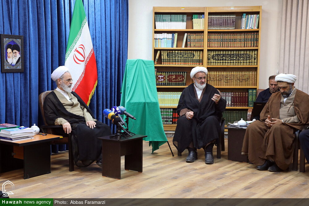 क़ुम में "उम्ना ए अल रसूल" सम्मेलन का पोस्टर अनावरण समारोह / शहीद नसरुल्लाह एक क्रांतिकारी विचारधारा के हैं: आयतुल्लाह आराफ़ी