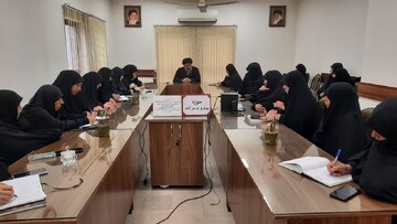 حوزه‌های علمیه آماده ارتباط با فضای فکری نسل جدید باشند