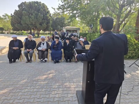 تصاویر/ادای احترام نماینده ولی فقیه و ائمه جمعه منطقه کاشان  به مقام شامخ شهدا