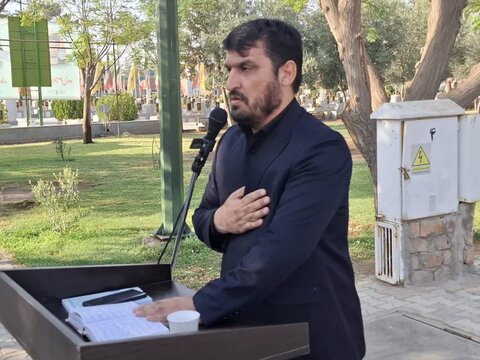 تصاویر/ادای احترام نماینده ولی فقیه و ائمه جمعه منطقه کاشان  به مقام شامخ شهدا