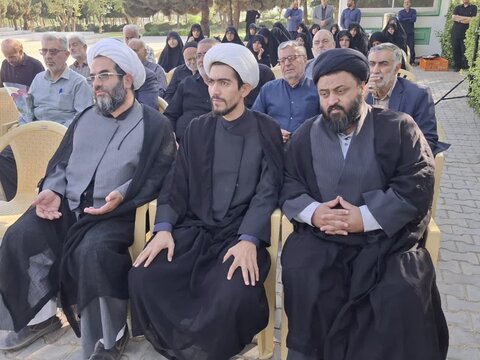 تصاویر/ادای احترام نماینده ولی فقیه و ائمه جمعه منطقه کاشان  به مقام شامخ شهدا