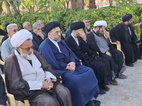 تصاویر/ادای احترام نماینده ولی فقیه و ائمه جمعه منطقه کاشان  به مقام شامخ شهدا
