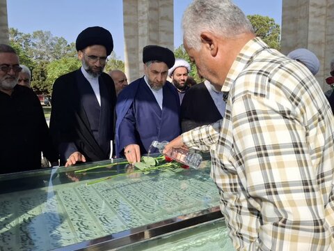 تصاویر/ادای احترام نماینده ولی فقیه و ائمه جمعه منطقه کاشان  به مقام شامخ شهدا