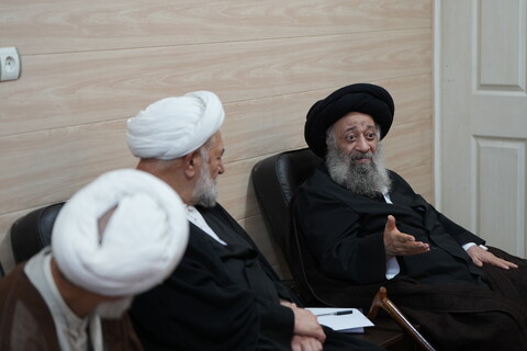 تصاویر/دیدار آیت الله واعظی با آیت الله موسوی جزایری و جمعی از اساتید سطوح عالی حوزه علمیه خوزستان