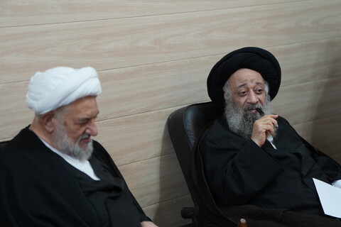 تصاویر/دیدار آیت الله واعظی با آیت الله موسوی جزایری و جمعی از اساتید سطوح عالی حوزه علمیه خوزستان