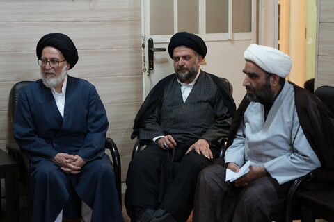 تصاویر/دیدار آیت الله واعظی با آیت الله موسوی جزایری و جمعی از اساتید سطوح عالی حوزه علمیه خوزستان