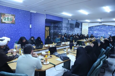 تصاویر /برگزاری جلسه توجیهی خادمین خواهر موکب حضرت سیدالشهداء (ع) اوقاف قزوین