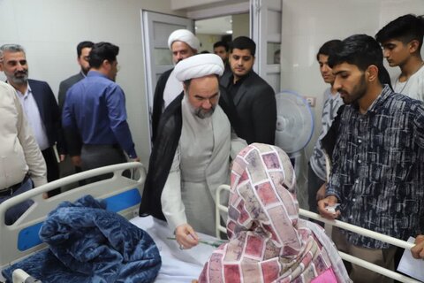 عیادت نماینده مقام معظم رهبری در سیستان و بلوچستان از مجروحان حادثه تروریستی