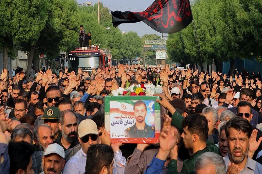فیلم| تشییع با شکوه شهید اقتدار در بوشهر