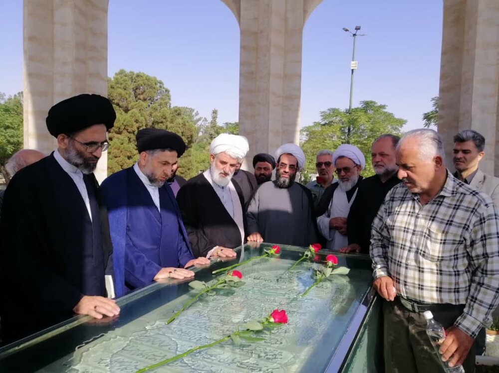 تجدید میثاق ائمه جمعه منطقه کاشان با آرمان شهداء+عکس