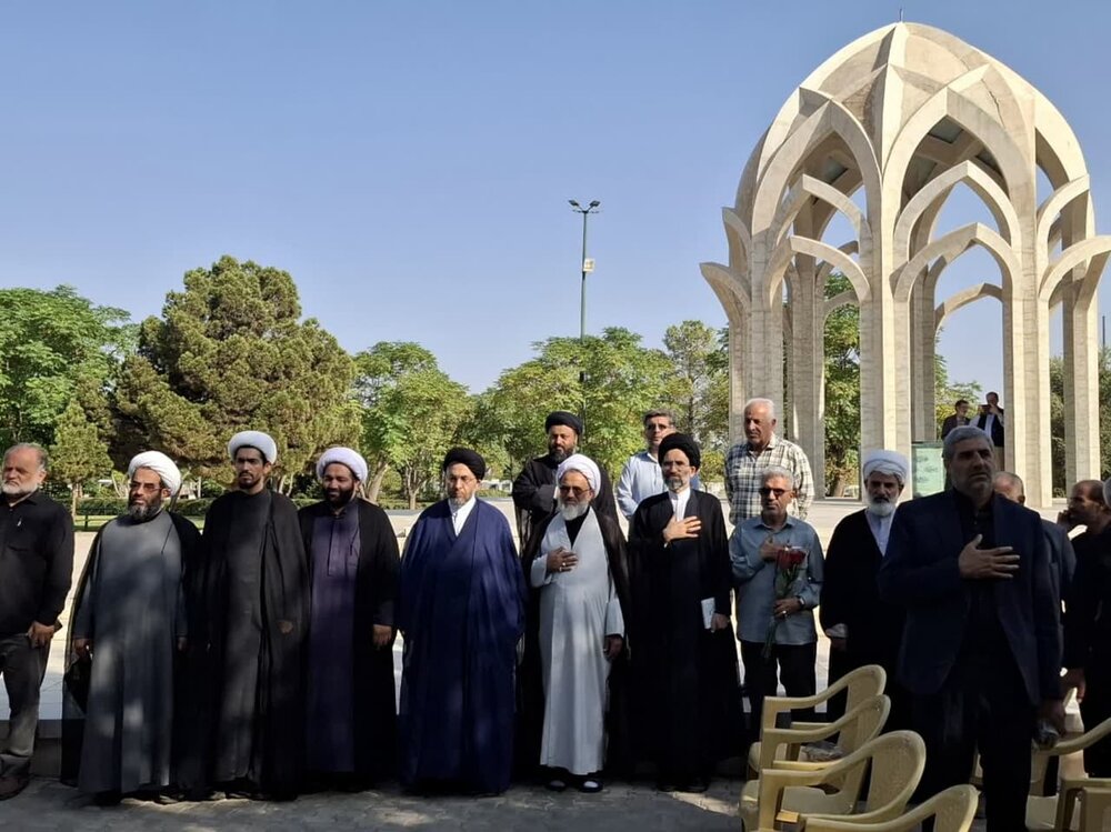 تجدید میثاق ائمه جمعه منطقه کاشان با آرمان شهداء+عکس