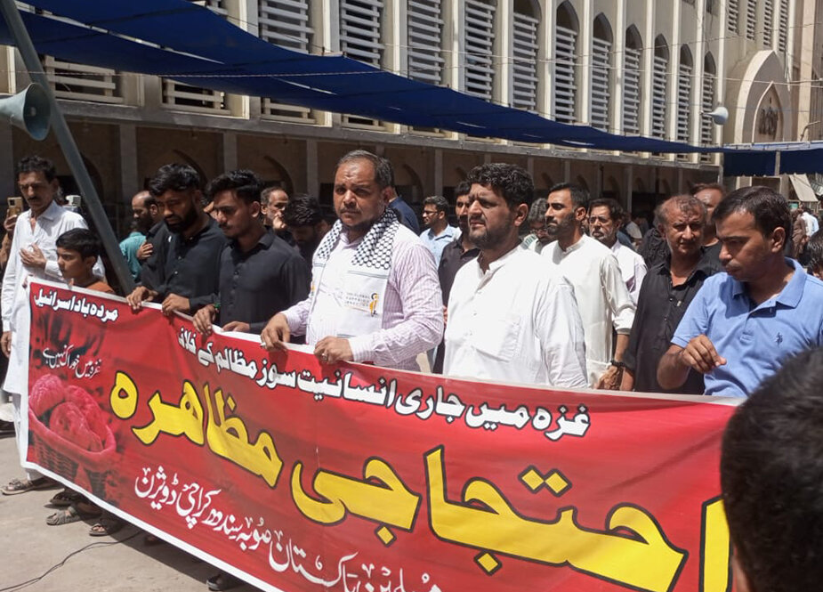 इस्लामी जगत और अरब देशों को अमेरिकी होना बंद कर मुसलमानों की मदद करनी चाहिए, मुक़र्रेरीन