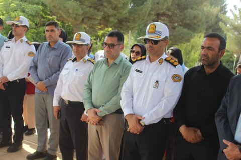 تصاویر/ غبار روبی مزار شهدای میاندوآب به مناسبت هفته نماز جمعه