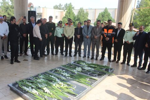 تصاویر/ غبار روبی مزار شهدای میاندوآب به مناسبت هفته نماز جمعه