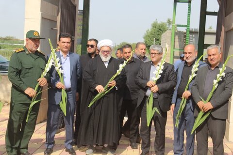 تصاویر/ غبار روبی مزار شهدای میاندوآب به مناسبت هفته نماز جمعه