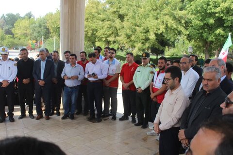 تصاویر/ غبار روبی مزار شهدای میاندوآب به مناسبت هفته نماز جمعه