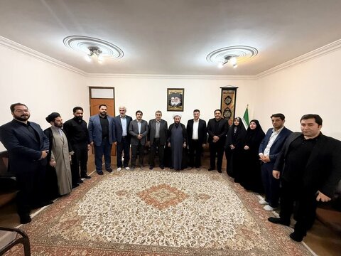 تصاویر/ دیدار اعضای شورای اسلامی و شهردار شهر خوی با امام جمعه شهرستان