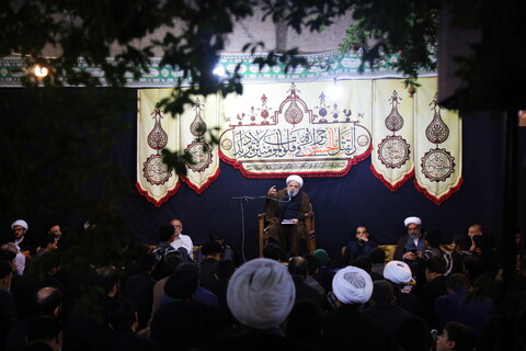 مراسم عزاداری سالار شهیدان در دهه اول ماه صفر در بیت مرحوم آیت الله شاه آبادی (ره)