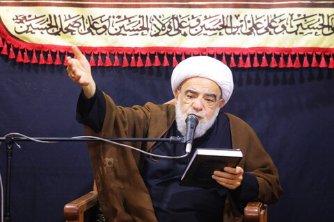 مراسم عزاداری سالار شهیدان در دهه اول ماه صفر در بیت مرحوم آیت الله شاه آبادی (ره)