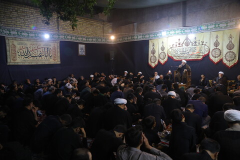 مراسم عزاداری سالار شهیدان در دهه اول ماه صفر در بیت مرحوم آیت الله شاه آبادی (ره)