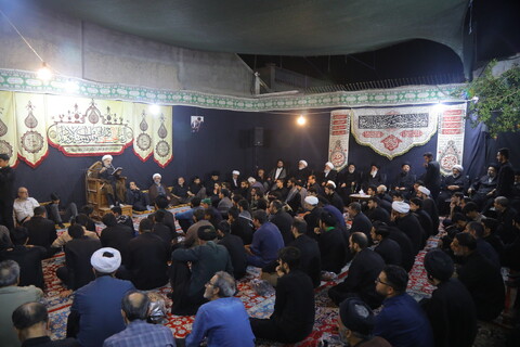 مراسم عزاداری سالار شهیدان در دهه اول ماه صفر در بیت مرحوم آیت الله شاه آبادی (ره)