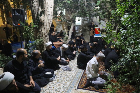 مراسم عزاداری سالار شهیدان در دهه اول ماه صفر در بیت مرحوم آیت الله شاه آبادی (ره)
