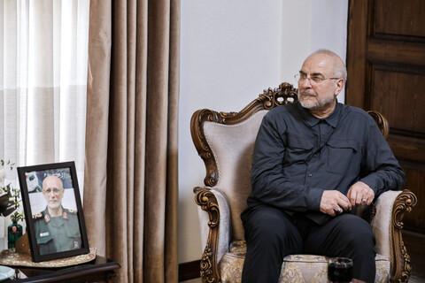 تصاویر/ حضور قالیباف در منزل سرلشکر شهید غلامرضا محرابی