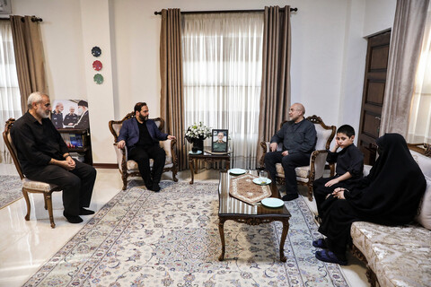 تصاویر/ حضور قالیباف در منزل سرلشکر شهید غلامرضا محرابی