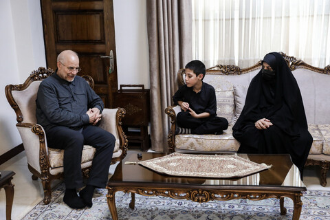 تصاویر/ حضور قالیباف در منزل سرلشکر شهید غلامرضا محرابی