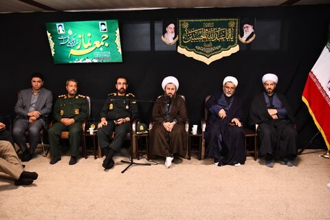 تصاویر/ نشست صمیمی امام جمعه شهرستان خوی با خادمین نماز جمعه