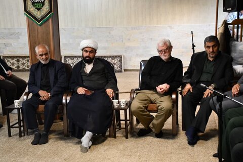 تصاویر/ نشست صمیمی امام جمعه شهرستان خوی با خادمین نماز جمعه