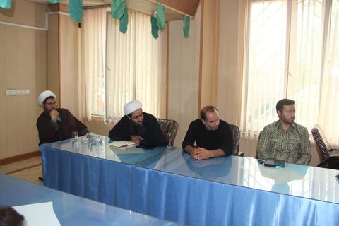 تصاویر / جلسه نشست   بیان احکام در مرکز پاسخگویی به سوالات شرعی حوزه علمیه قزوین