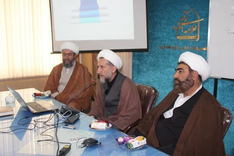 تصاویر / جلسه نشست   بیان احکام در مرکز پاسخگویی به سوالات شرعی حوزه علمیه قزوین