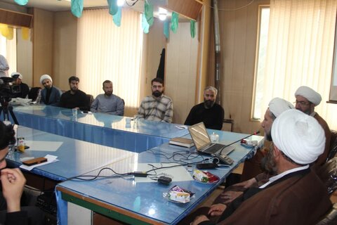 تصاویر / جلسه نشست   بیان احکام در مرکز پاسخگویی به سوالات شرعی حوزه علمیه قزوین