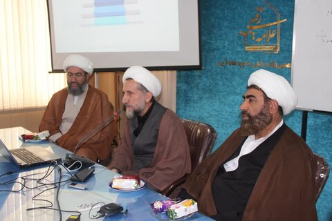 تصاویر / جلسه نشست   بیان احکام در مرکز پاسخگویی به سوالات شرعی حوزه علمیه قزوین