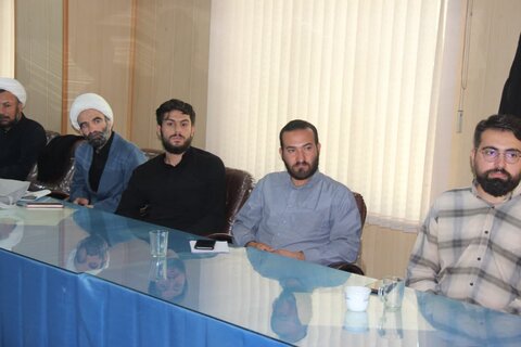 تصاویر / جلسه نشست   بیان احکام در مرکز پاسخگویی به سوالات شرعی حوزه علمیه قزوین